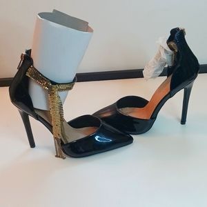 Black patent leather pumps gold ankle chain
